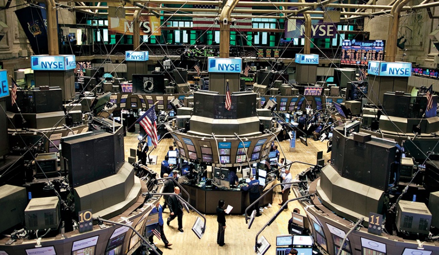 В понедельник фондовый рынок США завершил торги незначительным падением основных индексов