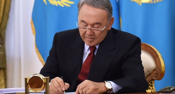 Глава РК подписал закон о компенсации вкладчикам тенговых депозитов
