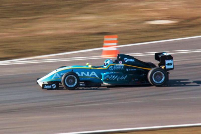 Astana Motorsports вошла в тройку лидеров гонки «Формула 3»