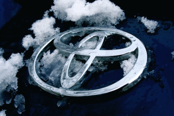 Toyota повторно отзывает автомобили из-за подушек безопасности