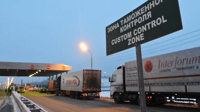 Казахстанским автоперевозчикам разрешили пересечь границу