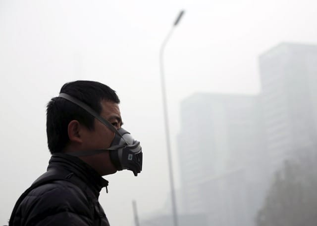 В Пекине объявлен «красный» уровень опасности из-за смога