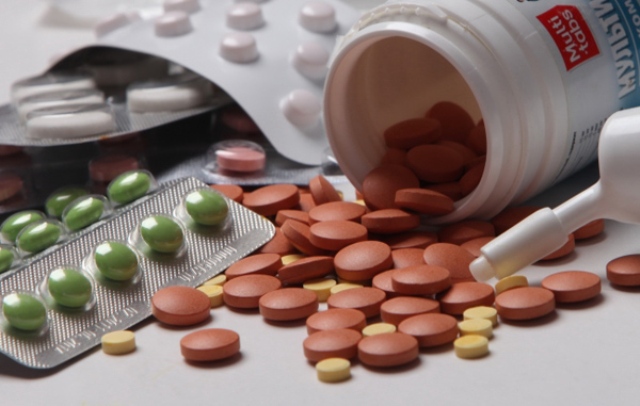 Фармрынку в РК сбивают температуру