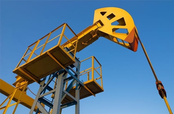 Нефть продолжает расти на фоне надежд на сокращение добычи