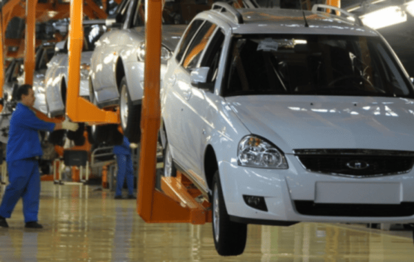 АвтоВАЗ повысил цены на автомобили Lada на 5 %