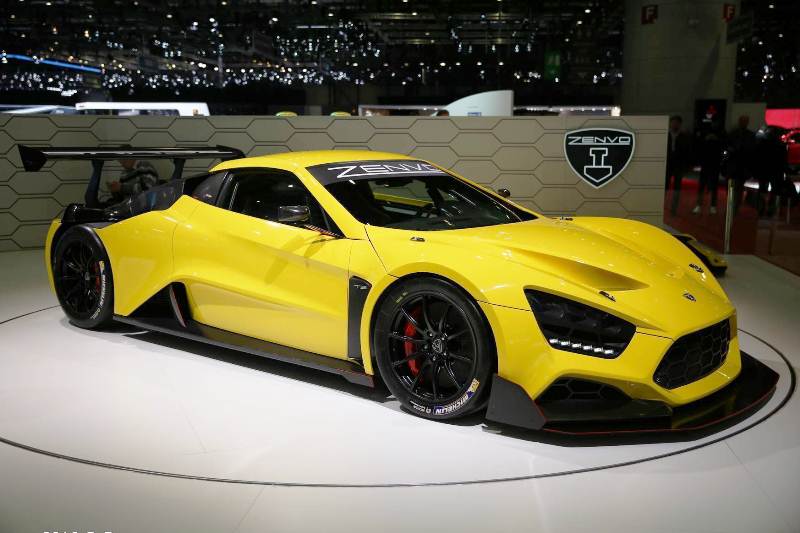 Женева 2016: суперкар на суперкаре