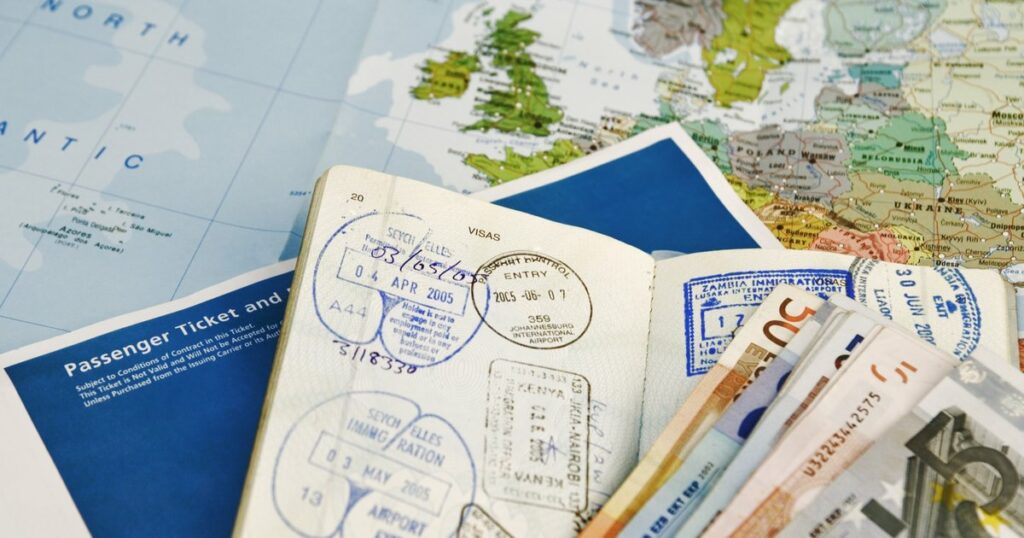 Бывшего консула Казахстана обвиняют в незаконной миграции