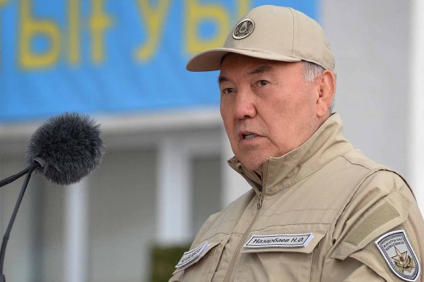 Н.Назарбаев проверил боеспособность ВС РК