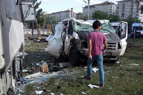 В турецком городе Диярбакыр взорвали автобус с силовиками