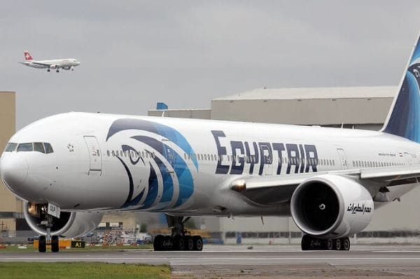 Пассажирский самолет Egyptair пропал с радаров