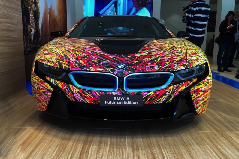 В Италии создали футуристичную арт-версию BMW i8