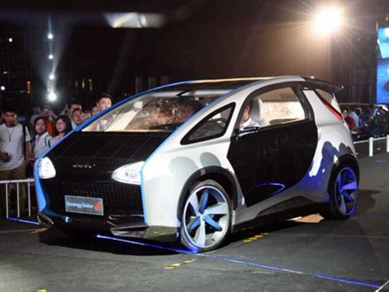 В Китае планируют начать выпуск «солнечных» электромобилей