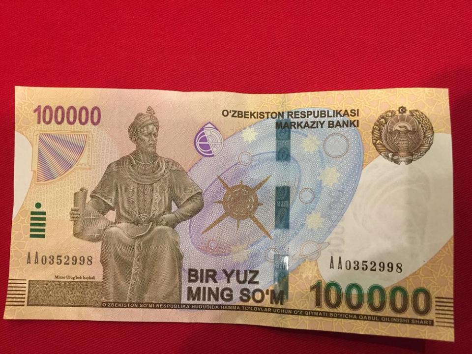 В Узбекистане ввели банкноту номиналом 100 тысяч сумов