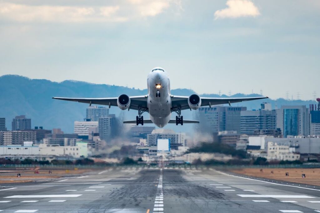 Индийский SpiceJet планирует начать полеты из Дели в Алматы