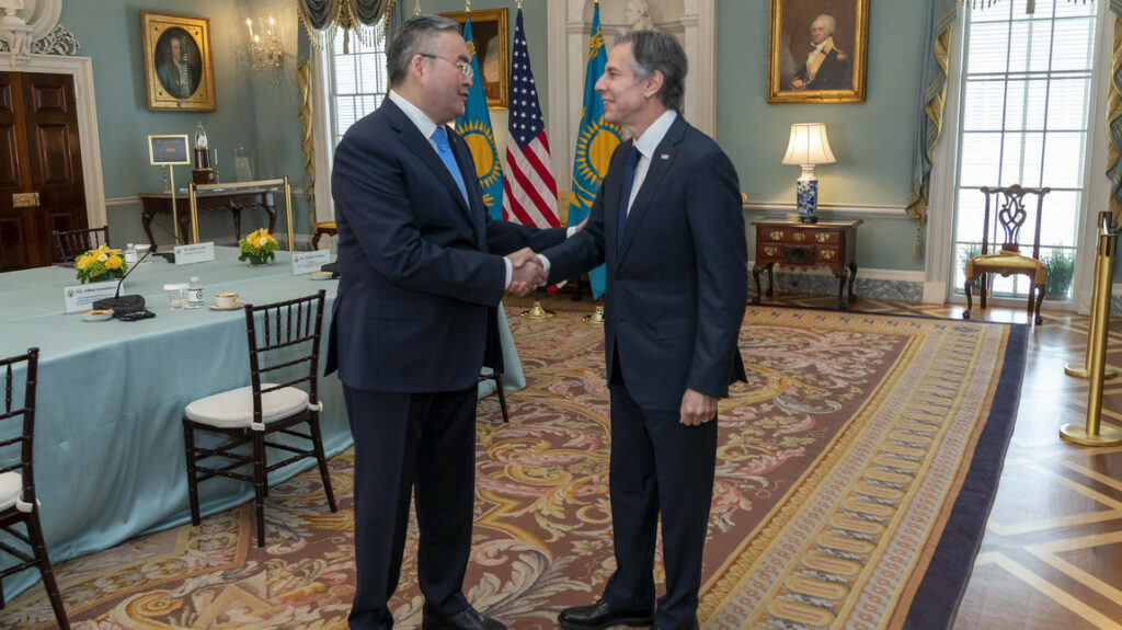 Блинкен обсудил с Тлеуберди последствия для Казахстана санкций США против России