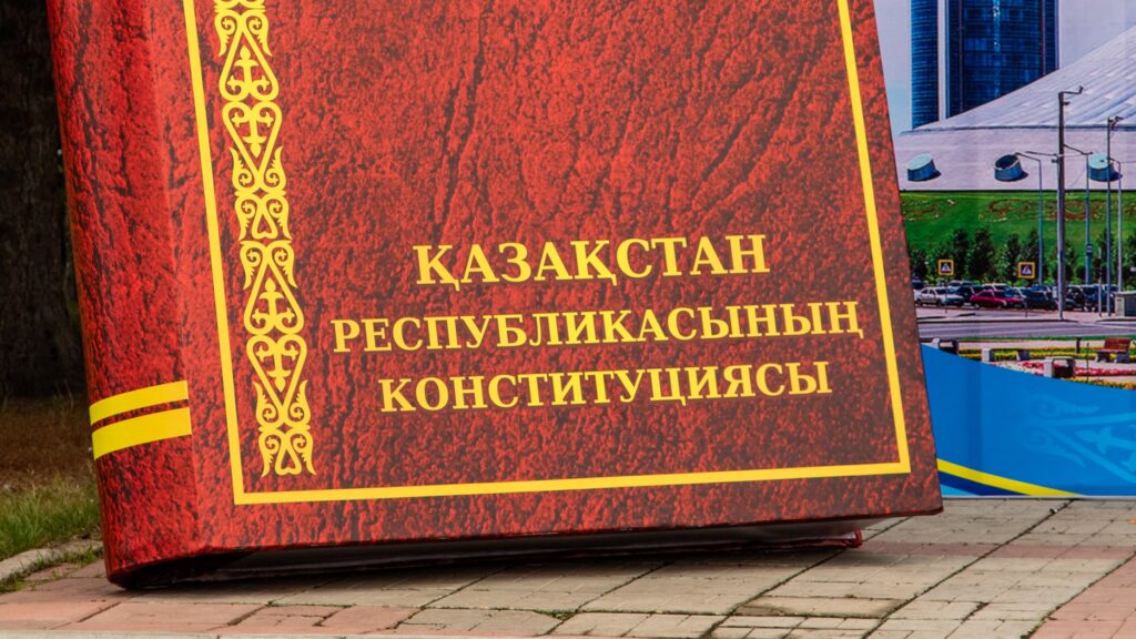 Президент поздравил казахстанцев с Днем Конституции