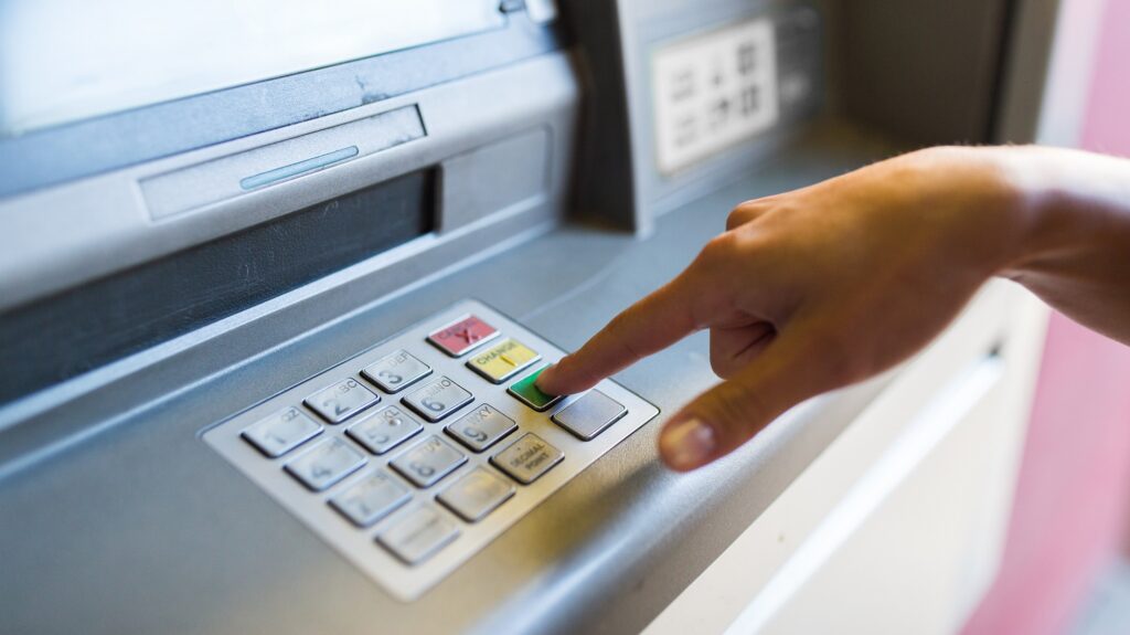 Зачем ЦБ Узбекистана раскинул банкоматную сеть