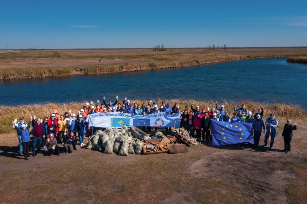 Астанадағы Қарасу өзенінің бойынан 1000 келіден астам қоқыс жиналды