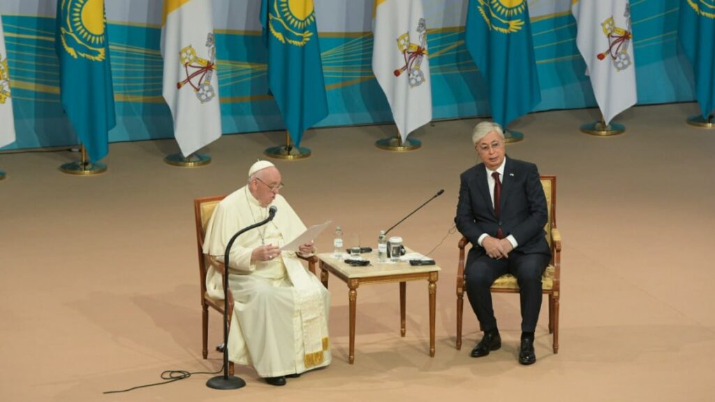 Папа Римский призвал страны к диалогу для обретения мира