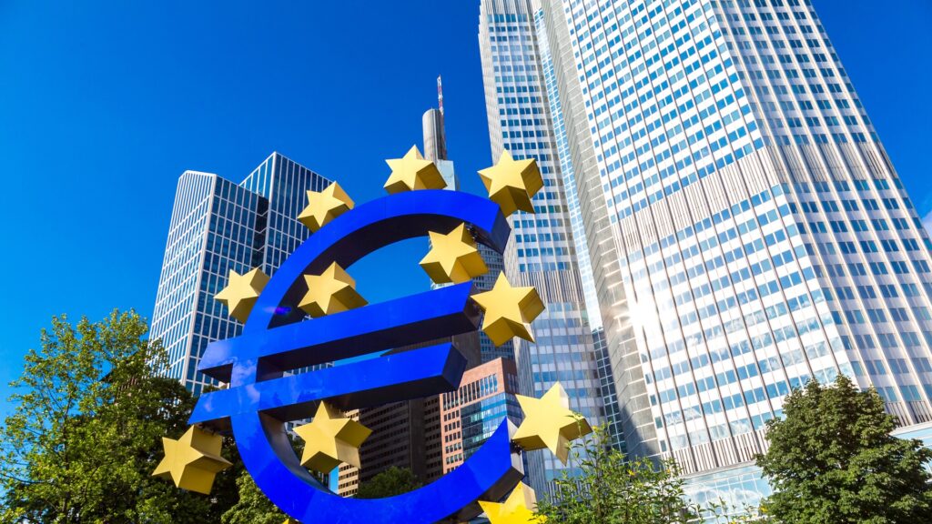 Повышение ставки ЕЦБ, нефть дешевеет, что подогреет мировую инфляцию
