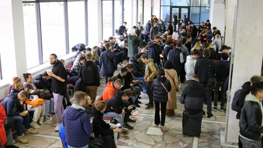 Почти 300 тыс. россиян въехали в Казахстан после начала в РФ частичной мобилизации