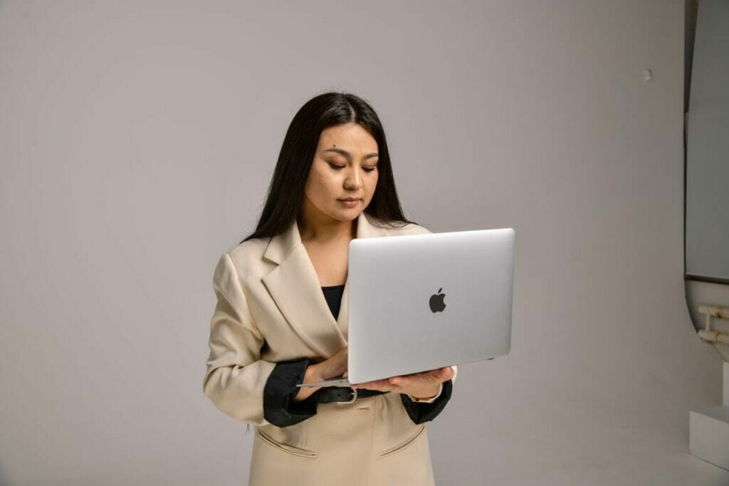 <strong>Аяулым Еркінқызы:</strong> SMM саласын әрбір адам үйренуі қажет