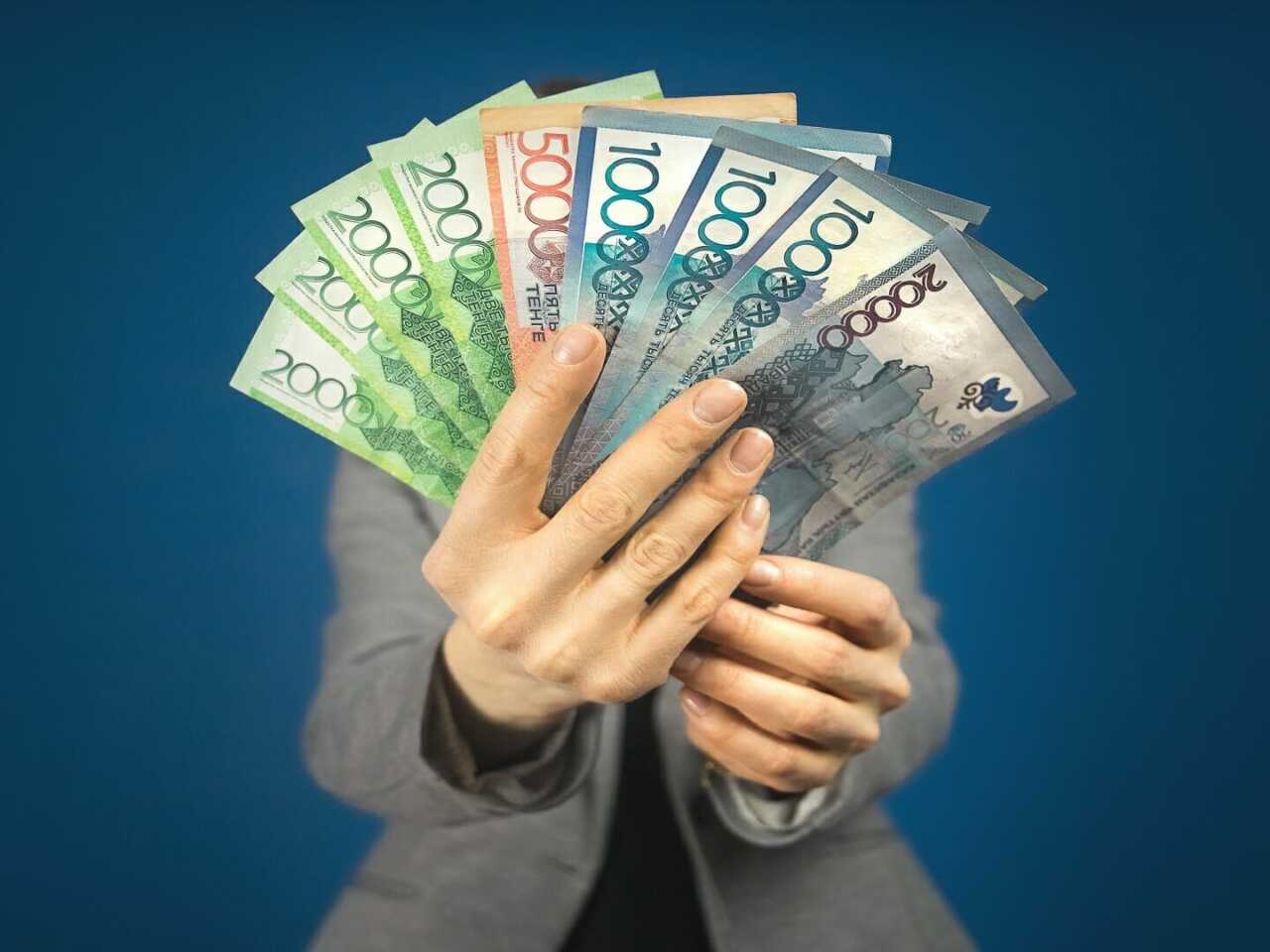 Толық экрандағы анальды тесіктер Минет жасағаннан кейін күйеуін сүйді