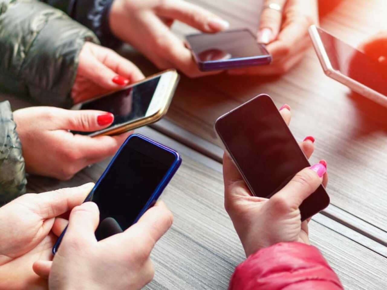 Орыс стиліндегі үштік онлайн