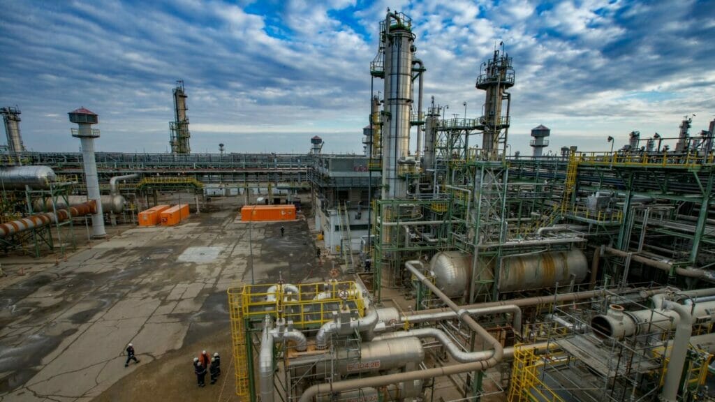 Энергетика министрі мен Теңізшевройл акционерлері компания мұнайшыларын 30 жылдық мерейтоймен құттықтады