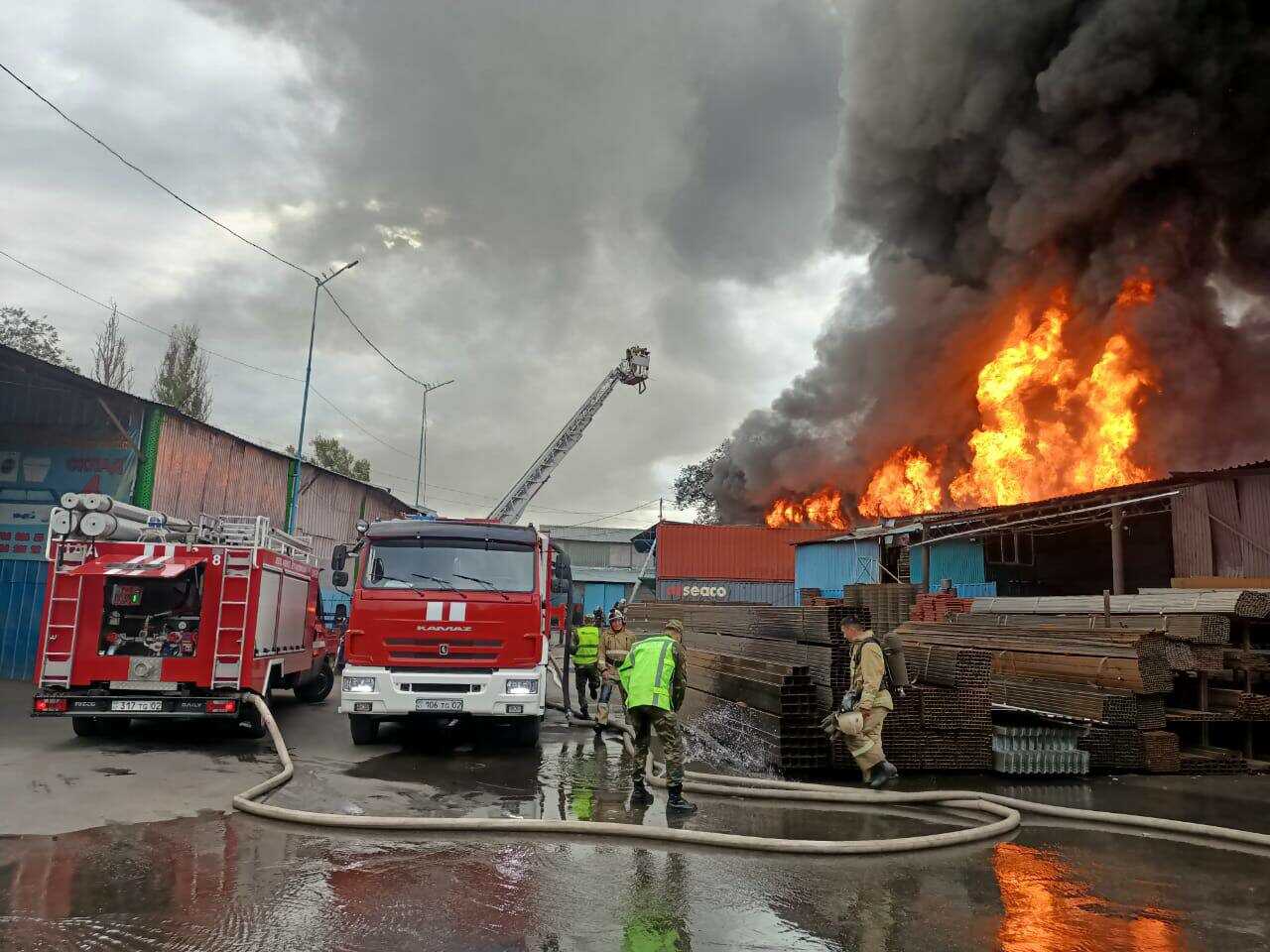 Что горит на алматинской барахолке