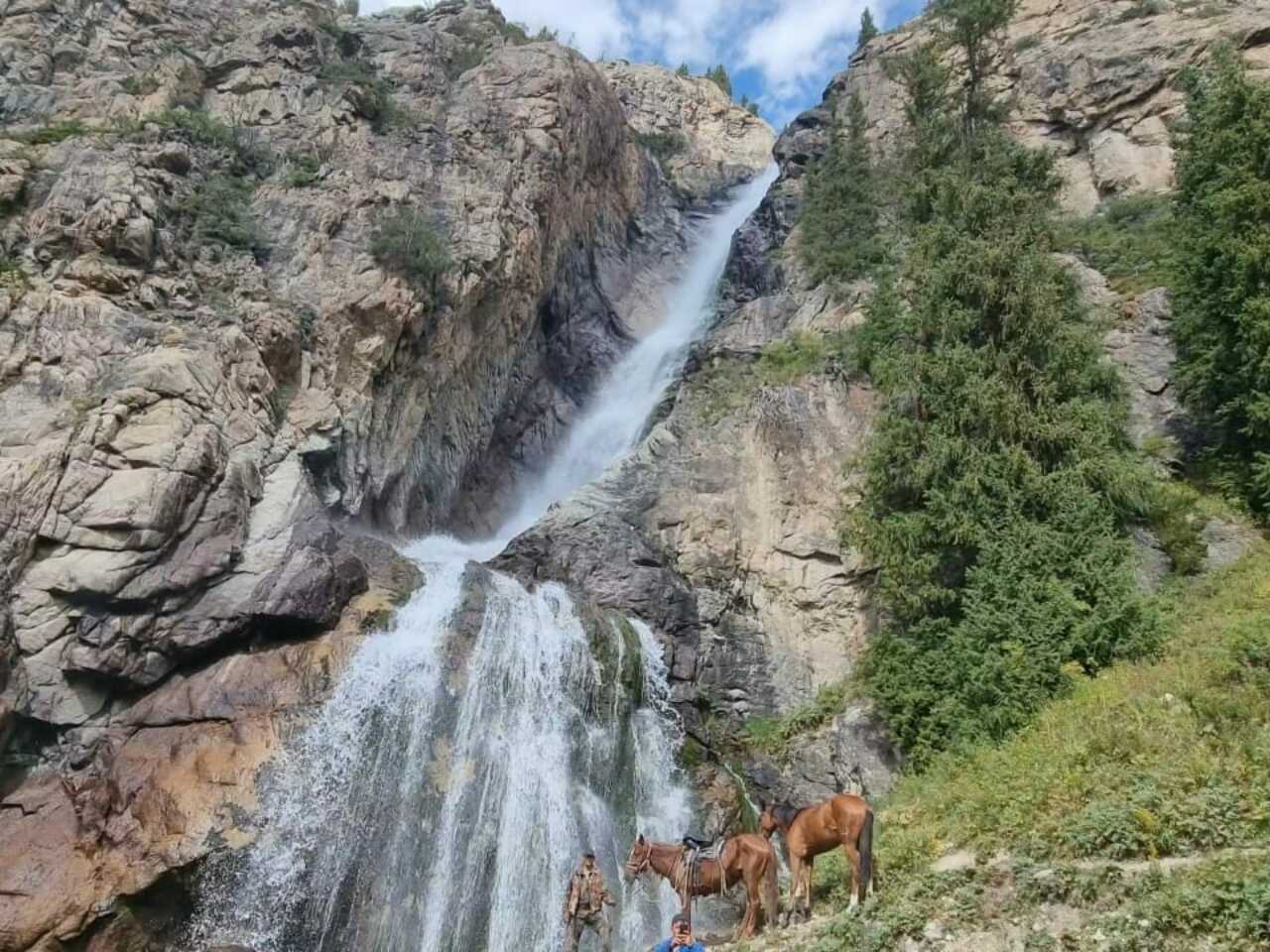 Автобустағы қатты порно топтық Кэмерон Диаспен порнофильмдерді қараңыз