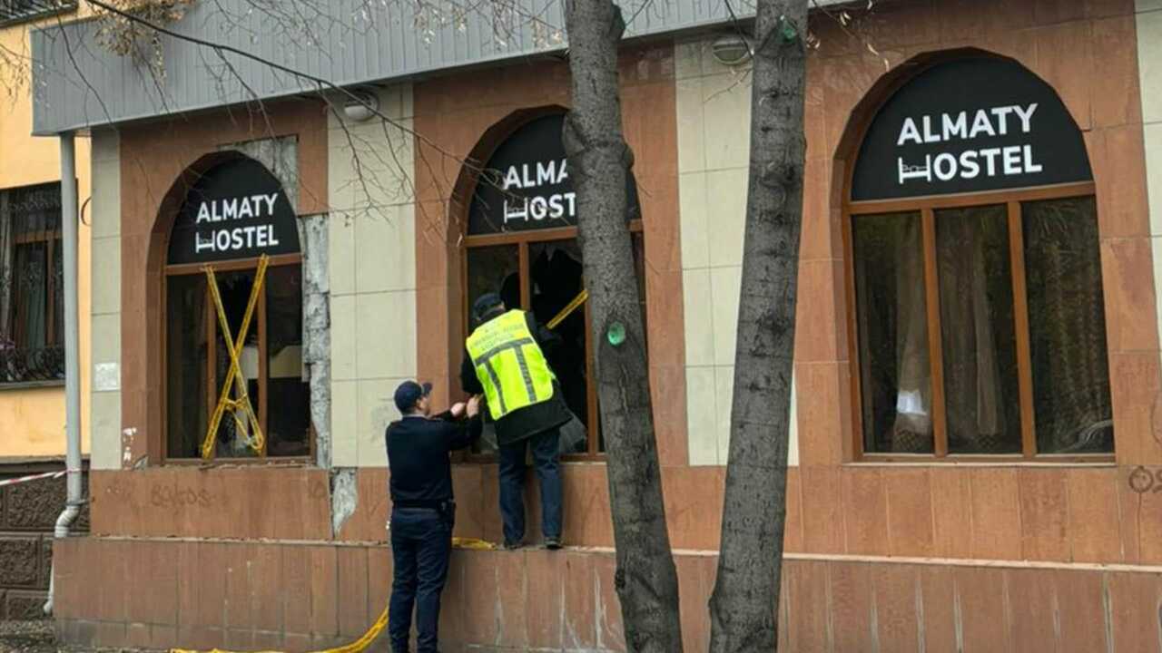 Выбегала босиком в майке и шортах». Как жильцы алматинского хостела  спасались от пожара