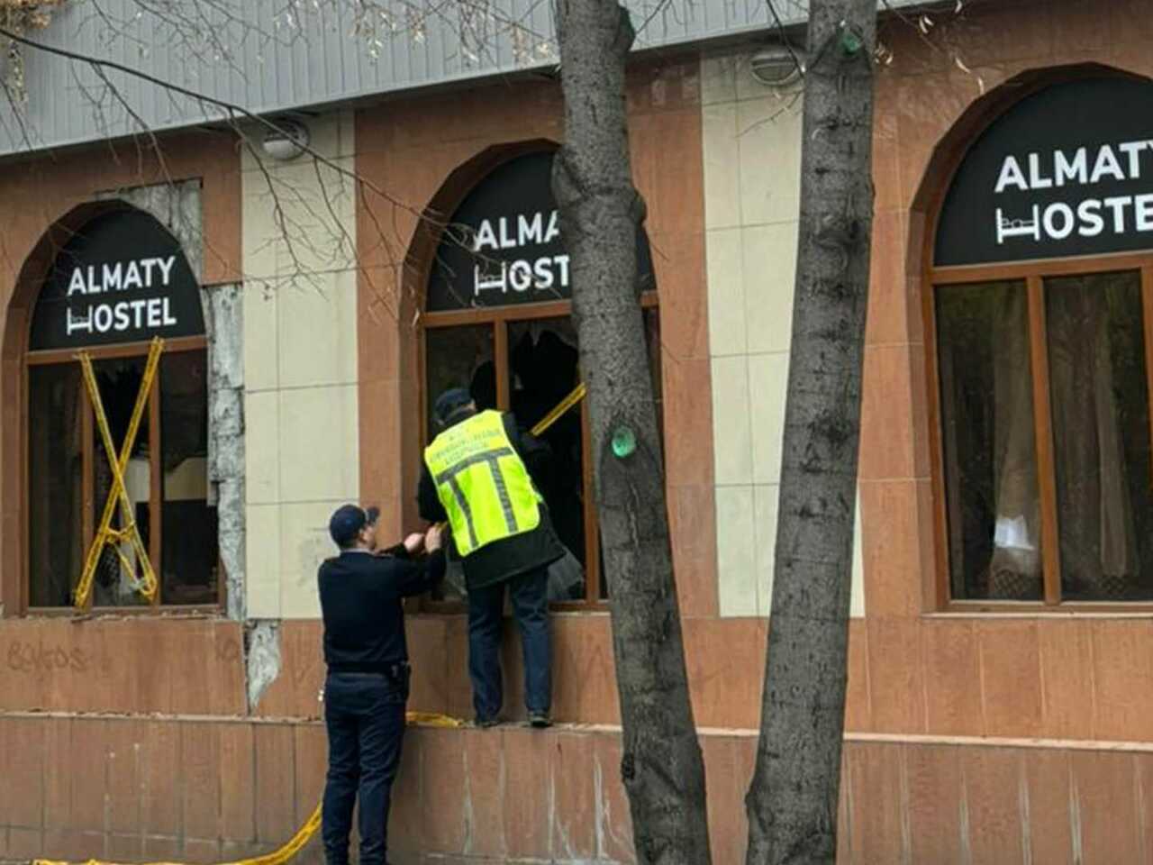 Выбегала босиком в майке и шортах». Как жильцы алматинского хостела  спасались от пожара