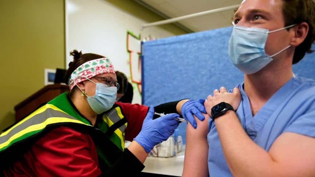 FILE PHOTO: Emergency Room Physician Casey Frey receives the Pfizer-BioNTech coronavirus disease (COVID-19) vaccine at Indiana University Health, Methodist Hospital in Indianapolis, Indiana, U.S., December 16, 2020. REUTERS/Bryan Woolston/File Photo