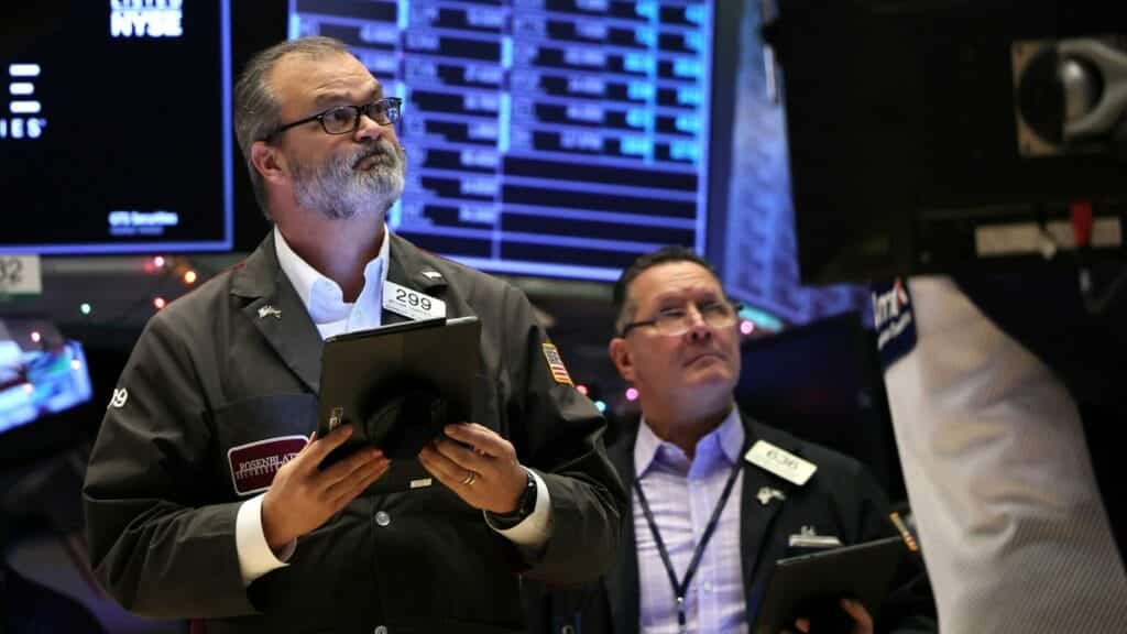 Traders work on the floor at the New York Stock Exchange (NYSE) in New York City, U.S., December 4, 2023.  REUTERS/Brendan McDermid