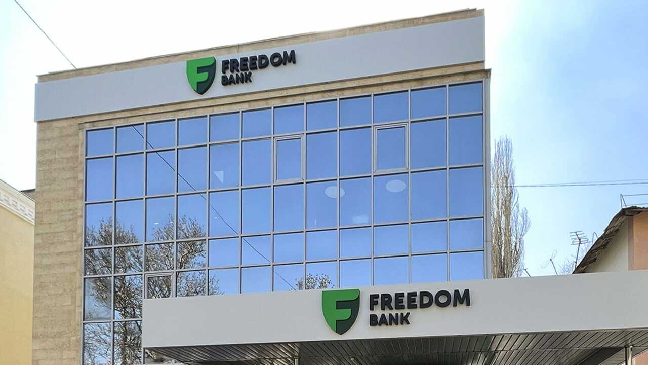 Freedom Bank получил статус банковского холдинга