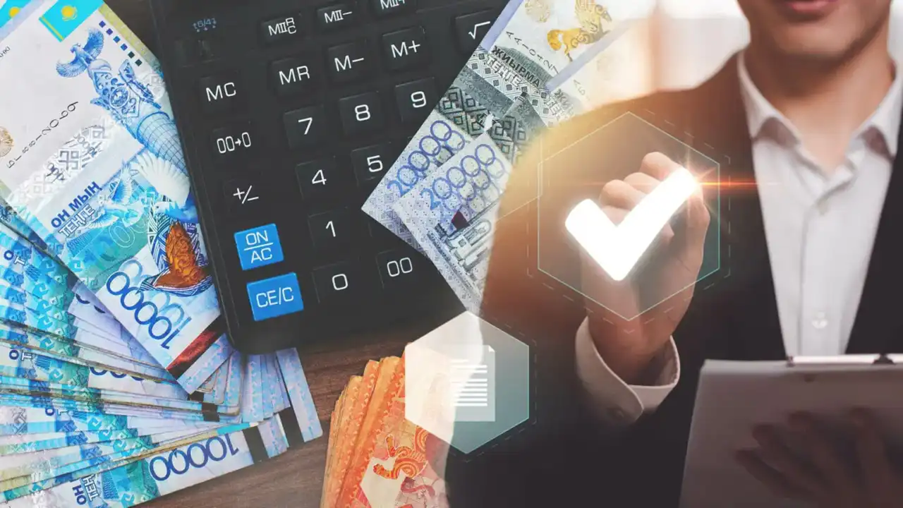 Оның пенисасының басын ақырын жалап жатқаны туралы бейнені қараңыз.