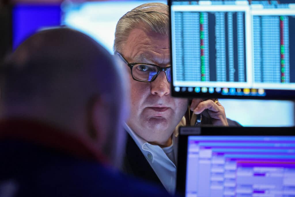 Traders work on the floor at the New York Stock Exchange (NYSE) in New York City, U.S., January 31, 2024.  REUTERS/Brendan McDermid
