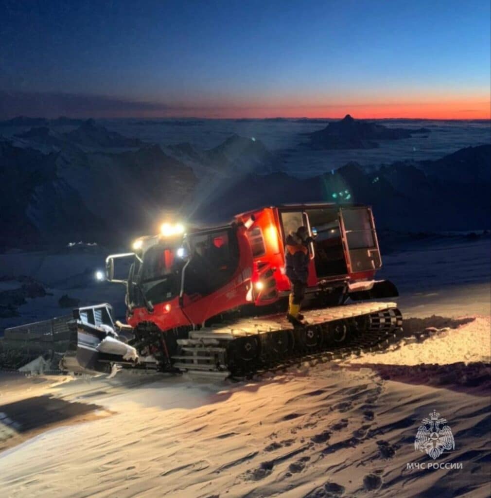 Қазақстан мен Ресей альпинистері Эльбруста құтқарушылардан көмек сұрады