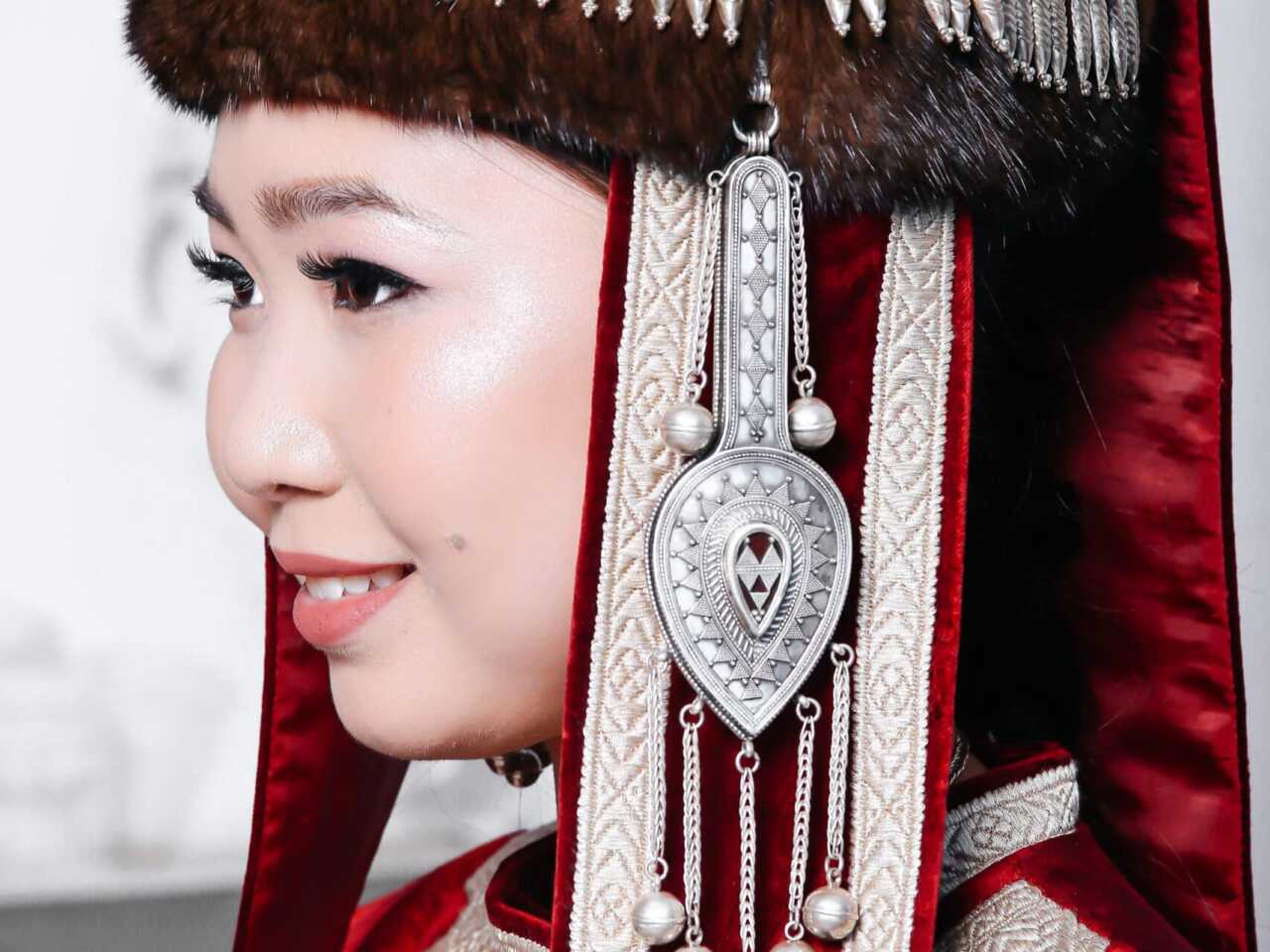 Фортепиано мұғалімін порнографиялық қудалау Порноны көшеде сатып алған