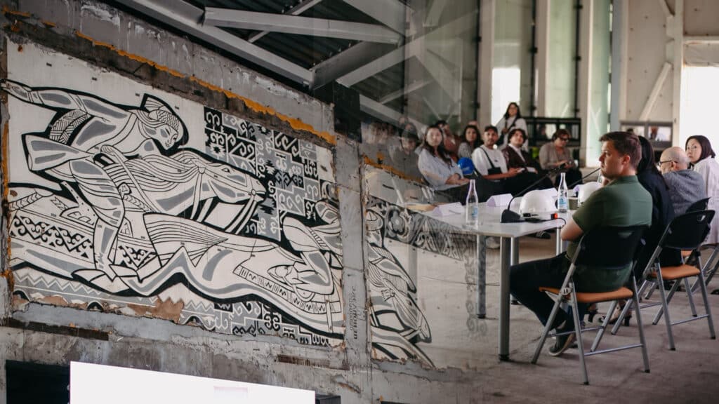 коллаж kursiv.media, бильд-редактор: Артур Алескеров