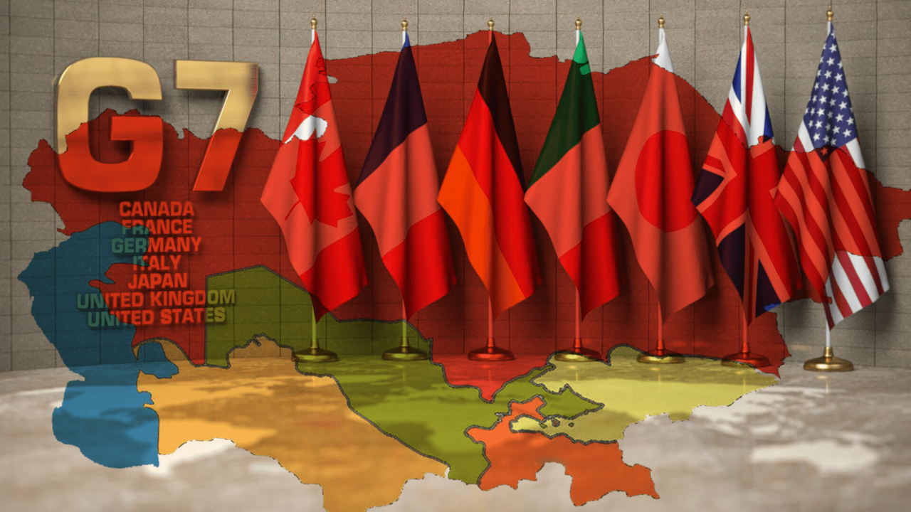 Шұлық киген сұлу әйел видеода мастурбация жасайды.