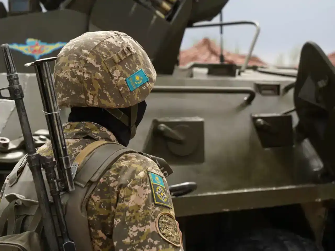 Желідегі порнографиялық үй қызметкерін сиқырлады