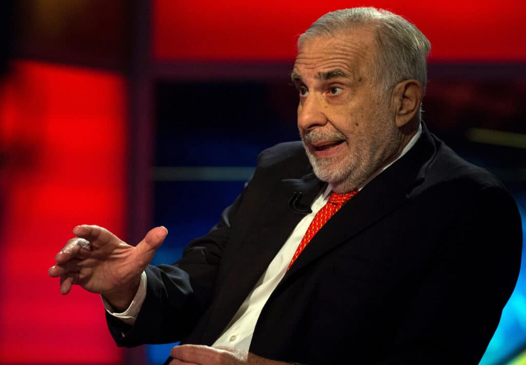FILE PHOTO: Billionaire activist-investor Carl Icahn gives an interview on FOX Business Network's Neil Cavuto show in New York February 11, 2014.  REUTERS/Brendan McDermid/File Photo