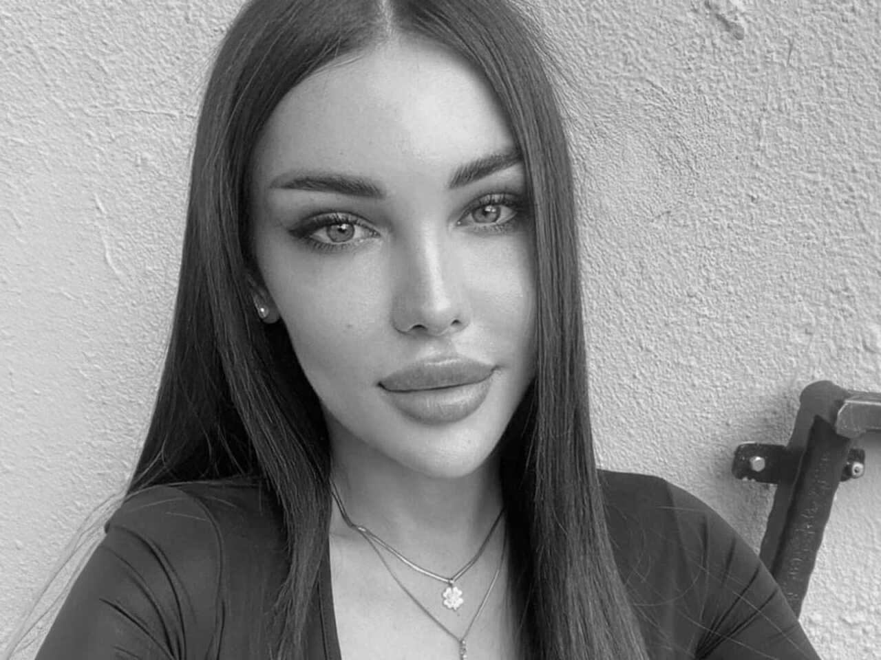 Порно той күні күйеуін алдады Төрт аяқта тұрып, зәр шығару суреті