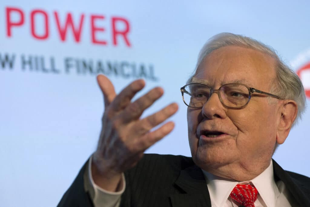 FILE PHOTO: Warren Buffett, chief executive officer and chairman of Berkshire Hathaway Inc, speaks at a National Auto Dealers Association event in New York March 31, 2015. REUTERS/Brendan McDermid//File Photo