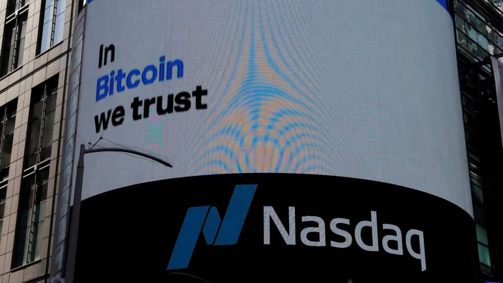 FILE PHOTO: The logo for Coinbase Global Inc, the biggest U.S. cryptocurrency exchange, is displayed on the Nasdaq MarketSite jumbotron at Times Square in New York, U.S., April 14, 2021. REUTERS/Shannon Stapleton/File Photo