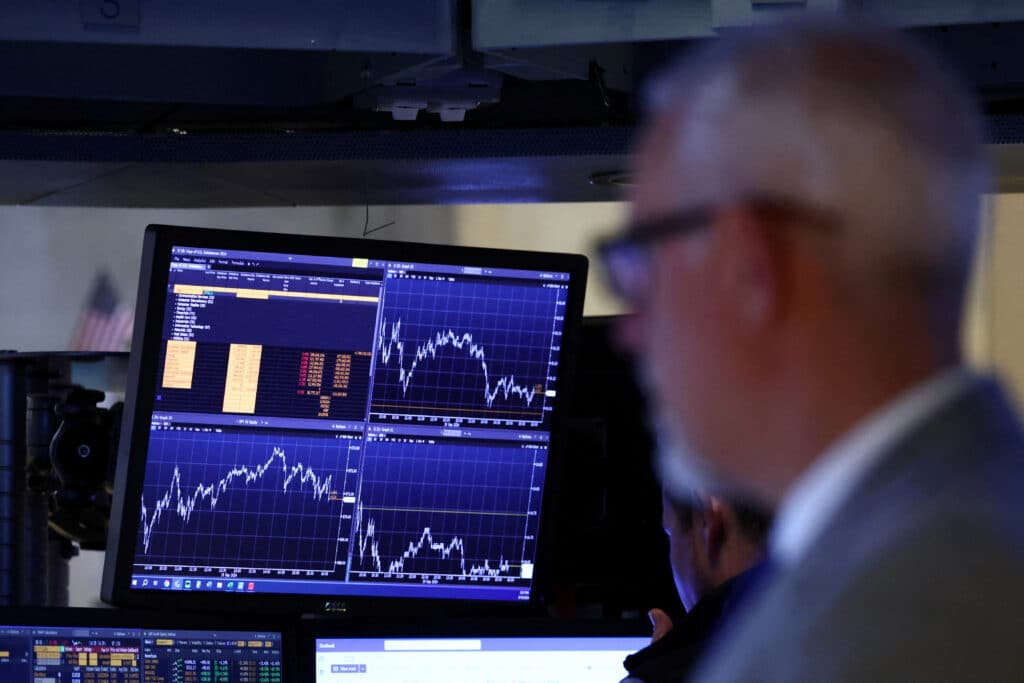FILE PHOTO: Traders work on the floor at the New York Stock Exchange (NYSE) in New York City, U.S., September 19, 2024.  REUTERS/Brendan McDermid/File Photo