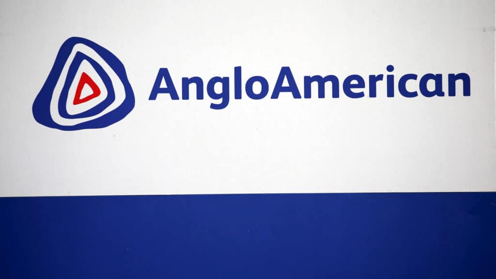 FILE PHOTO: The Anglo American logo is seen in Rusternburg October 5, 2015. Picture taken October 5, 2015.  REUTERS/Siphiwe Sibeko/File Photo