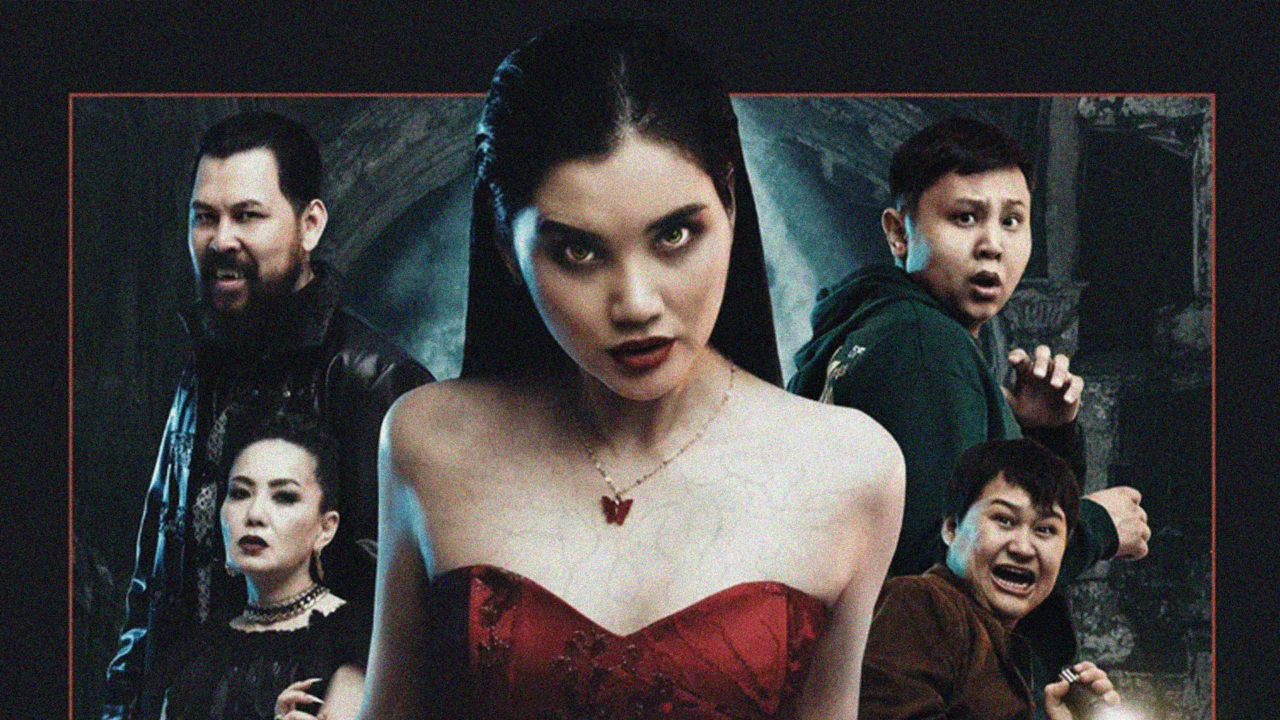 Жігіт өзінің резеңке мүшесін ішіне салады